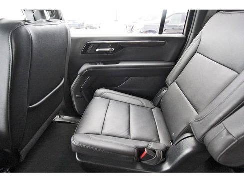 Used 2025 Chevrolet Suburban LT w/ Comfort Package RWD image 12