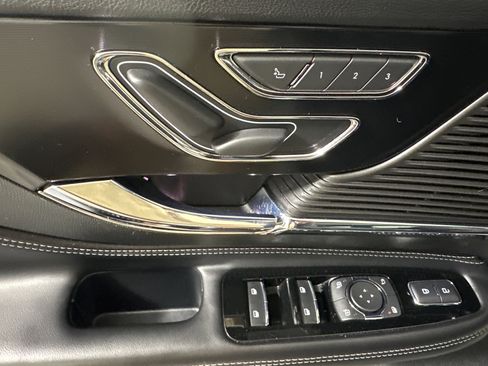 Used 2021 Lincoln Corsair AWD w/ Premium Package image 10