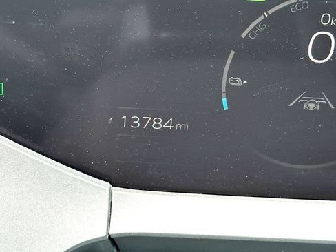 Used 2025 Toyota Prius Plug-In Hybrid FWD image 25