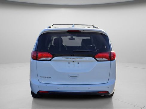 Used 2018 Chrysler Pacifica Touring-L FWD image 21