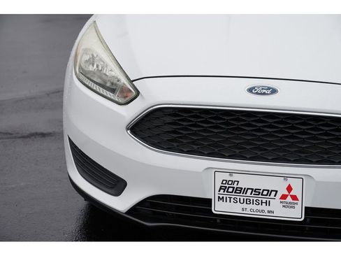 Used 2017 Ford Focus SE image 9