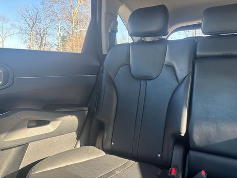 Used 2024 Kia Sorento S image 37