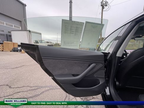 Used 2018 Tesla Model 3 Long Range image 16