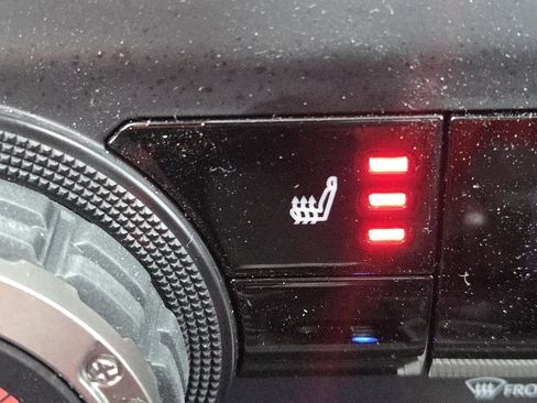 Used 2025 Toyota Tacoma SR5 w/ SR5 Upgrade Package image 17