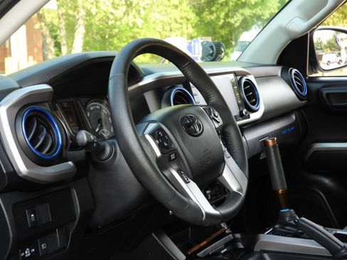 Used 2021 Toyota Tacoma SR5 RWD image 58