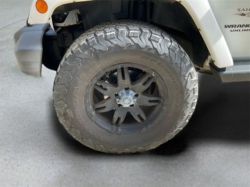 Used 2016 Jeep Wrangler Unlimited Sahara w/ Connectivity Group image 9