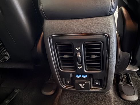 Used 2015 Dodge Durango Limited w/ Mopar Chrome Appearance Group image 27