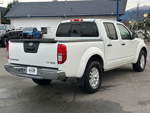 Used 2015 Nissan Frontier SV image 6