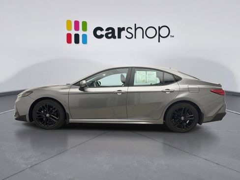 Used 2025 Toyota Camry SE w/ Convenience Package FWD image 2