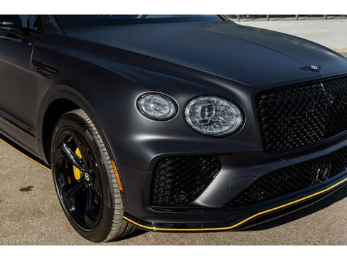 Used 2025 Bentley Bentayga image 18