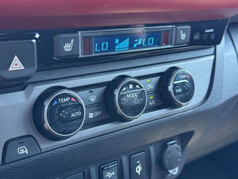 Used 2017 Toyota Tacoma TRD Off-Road AWD/4WD image 28