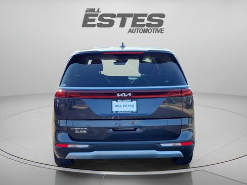 Used 2023 Kia Carnival EX FWD image 3