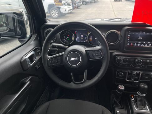 Used 2023 Jeep Wrangler Unlimited AWD/4WD image 16
