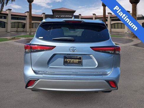 Used 2023 Toyota Highlander Platinum FWD image 7