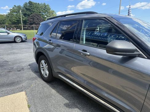Used 2022 Ford Explorer XLT w/ Equipment Group 202A AWD/4WD image 6