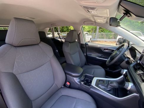 Used 2025 Toyota RAV4 XLE AWD/4WD image 24
