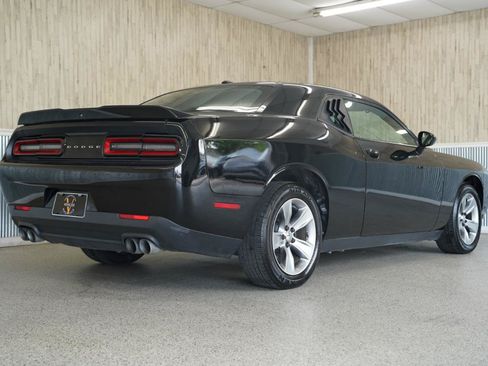 Used 2019 Dodge Challenger SXT RWD image 10