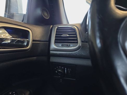 Used 2018 Jeep Grand Cherokee Altitude AWD/4WD image 28