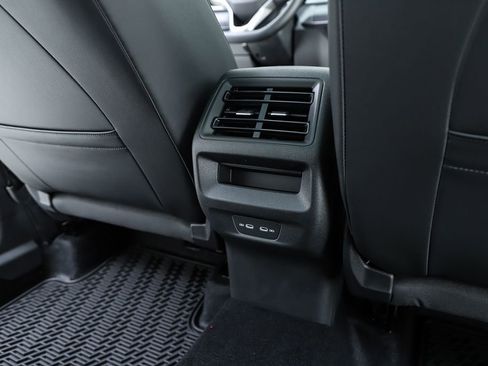 New 2026 Volkswagen Tiguan SE image 39