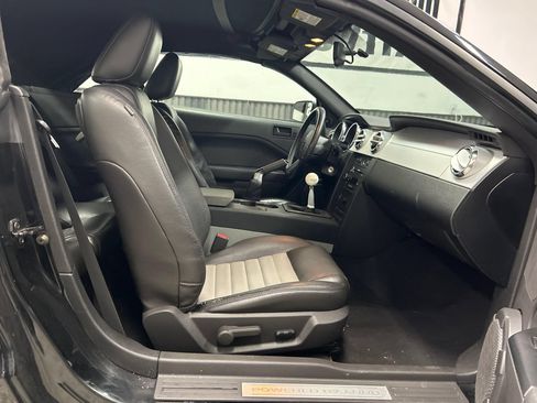 Used 2009 Ford Mustang GT Premium RWD image 15