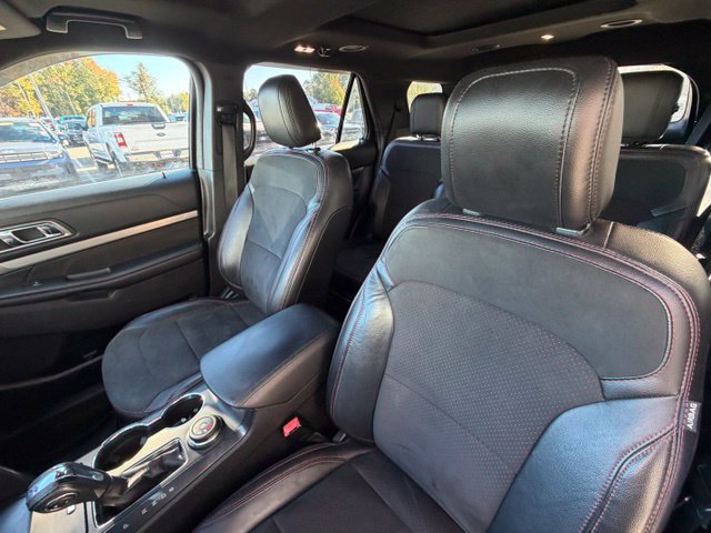 Used 2018 Ford Explorer XLT w/ Equipment Group 202A AWD/4WD image 16
