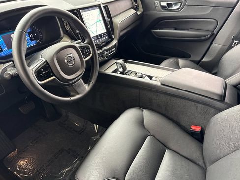 Certified 2025 Volvo XC60 B5 Plus AWD/4WD image 9