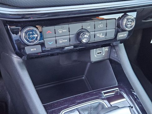 New 2026 Jeep Compass Latitude AWD/4WD image 20
