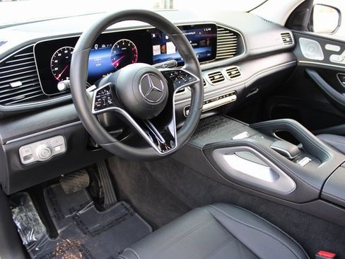 Used 2024 Mercedes-Benz GLS 450 4MATIC image 32