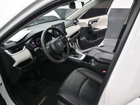 Used 2022 Toyota RAV4 XLE image 8