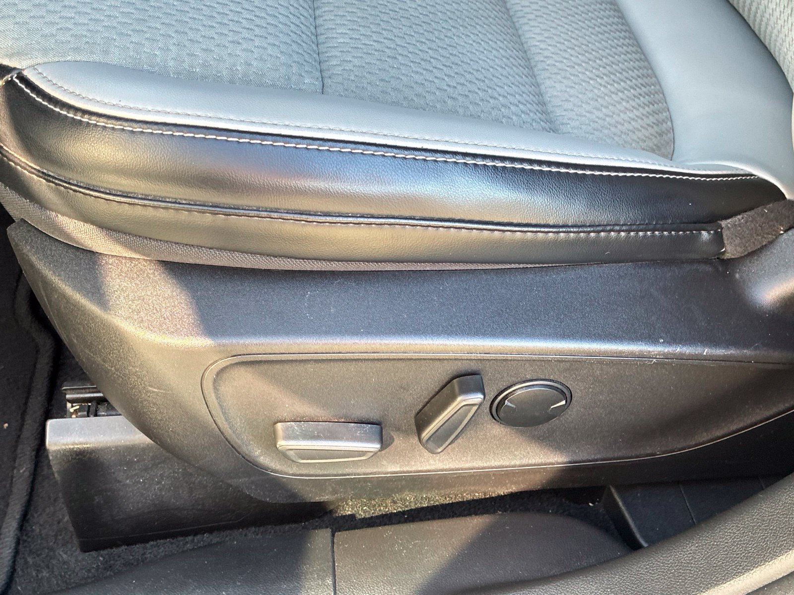 Used 2023 Ford Escape SE FWD image 14