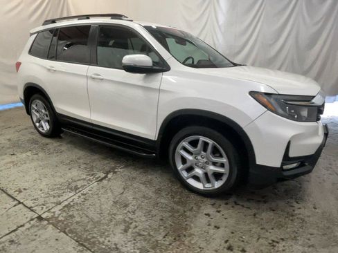 Certified 2024 Honda Passport EX-L image 3