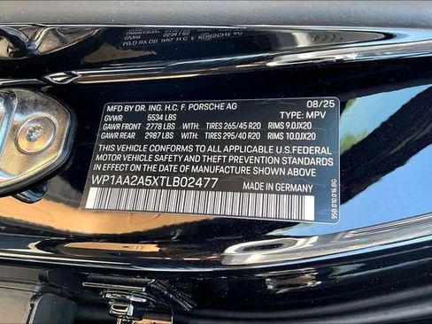 Used 2026 Porsche Macan AWD/4WD image 19