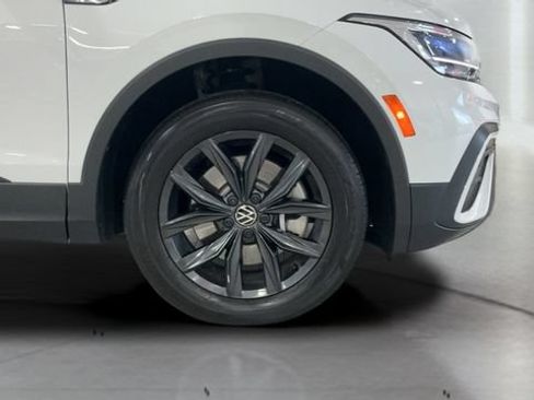 Certified 2024 Volkswagen Tiguan SE AWD/4WD image 23