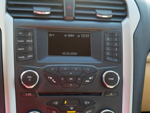 Used 2016 Ford Fusion SE image 22