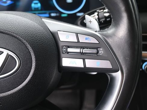 Used 2025 Hyundai Palisade Calligraphy FWD image 2