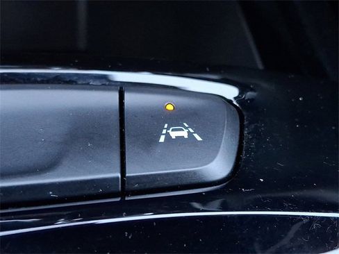 Used 2024 Chevrolet Trax RS w/ Driver Confidence Package image 23