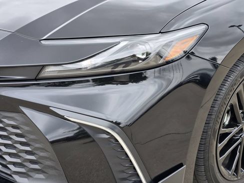 Used 2025 Toyota Camry SE w/ Convenience Package FWD image 15