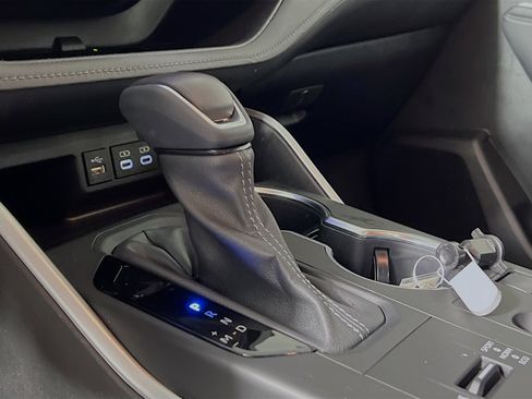 Used 2023 Toyota Highlander XLE image 24