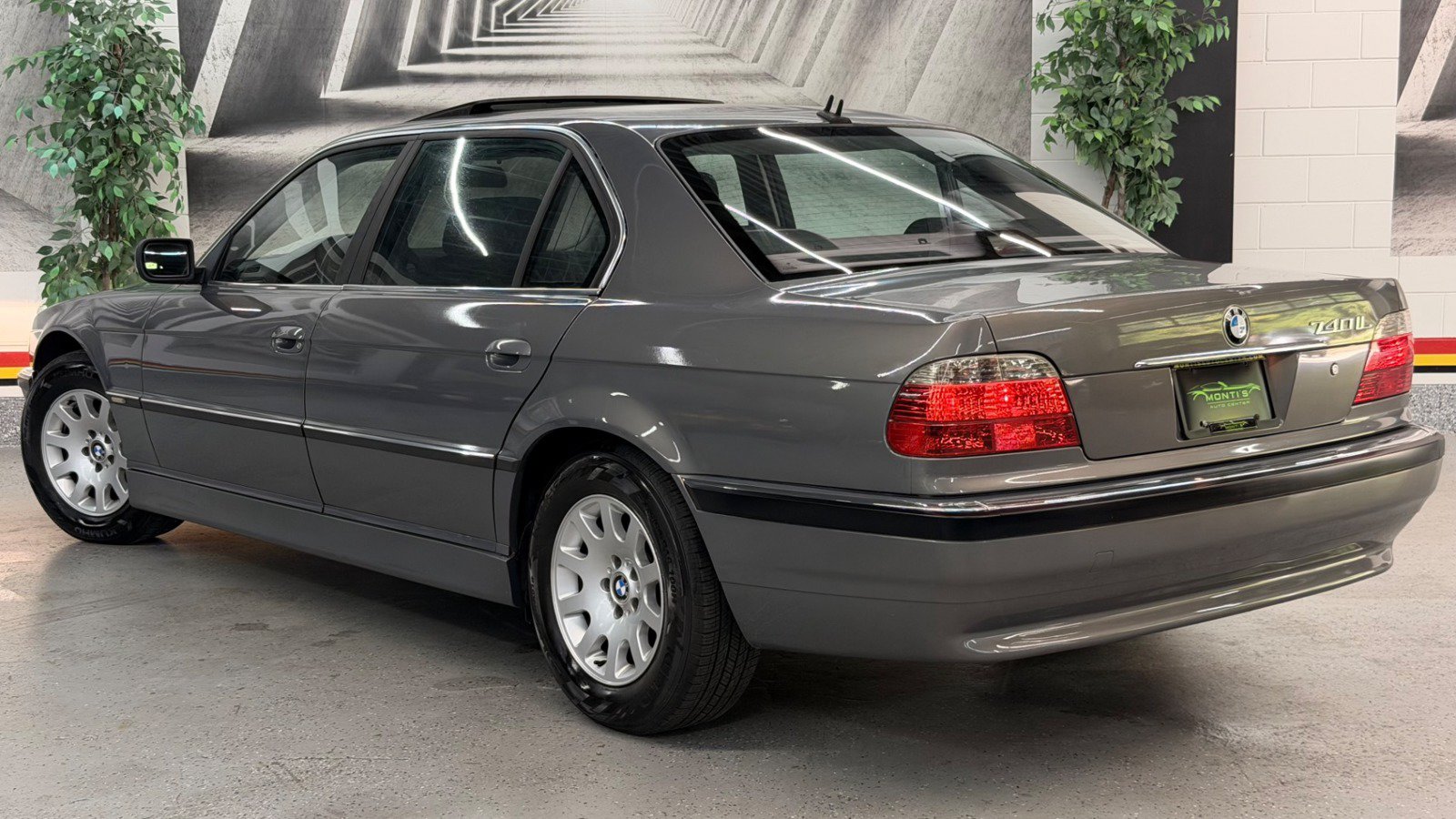 Used 2001 BMW 740iL RWD image 4