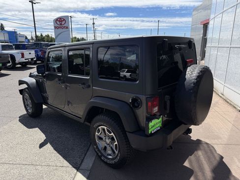 Used 2018 Jeep Wrangler Unlimited Rubicon w/ Connectivity Group AWD/4WD image 4