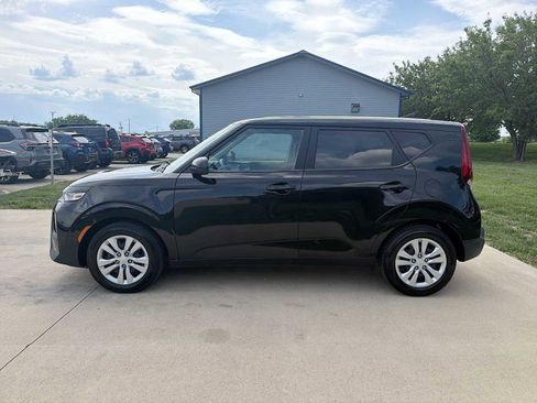 Used 2022 Kia Soul LX FWD image 3