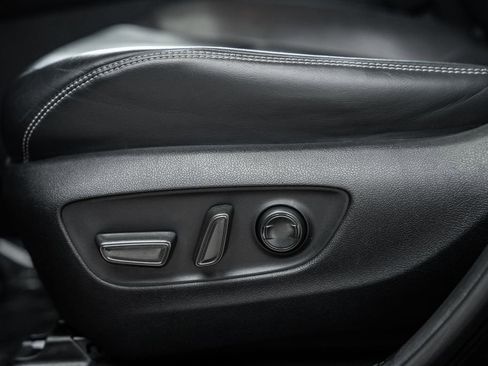 Used 2020 Toyota RAV4 XLE Premium image 37