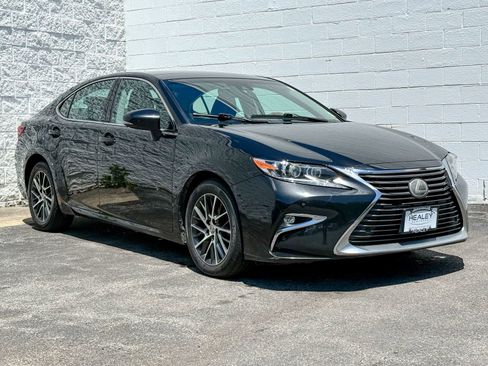 Used 2017 Lexus ES 350 w/ Luxury Package FWD image 1