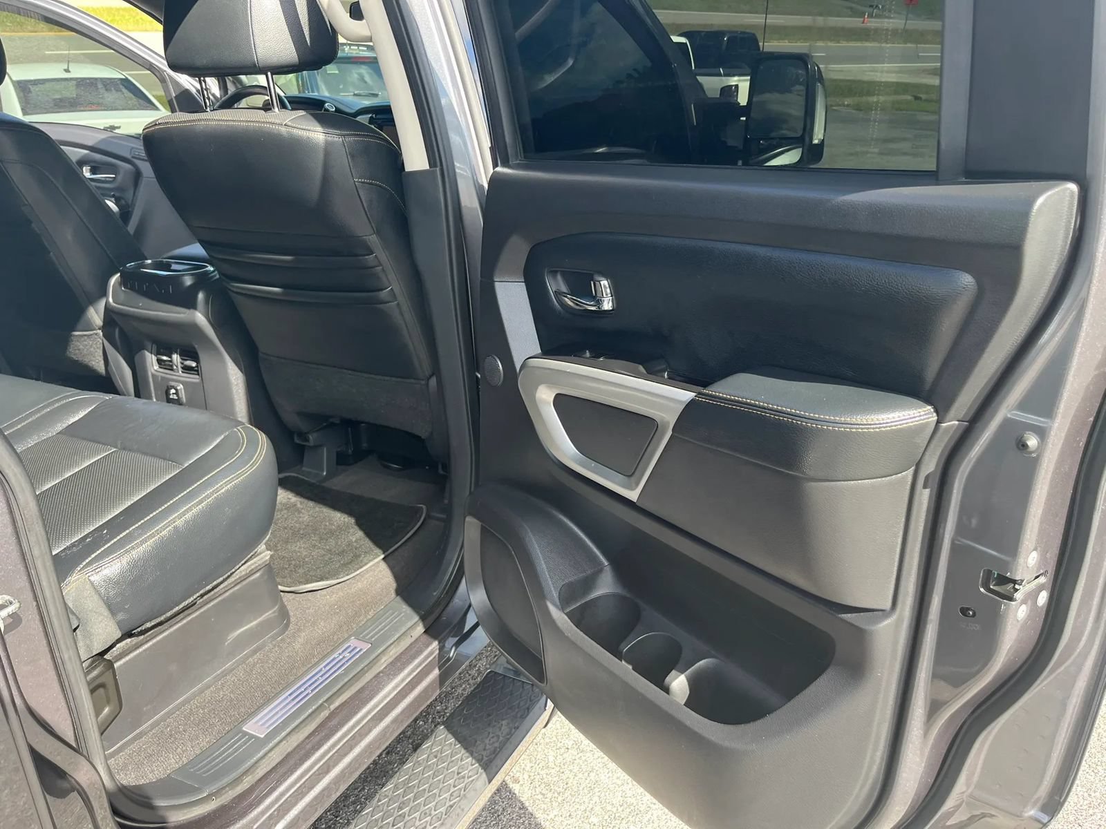 Used 2017 Nissan Titan SL w/ Chrome Package AWD/4WD image 14