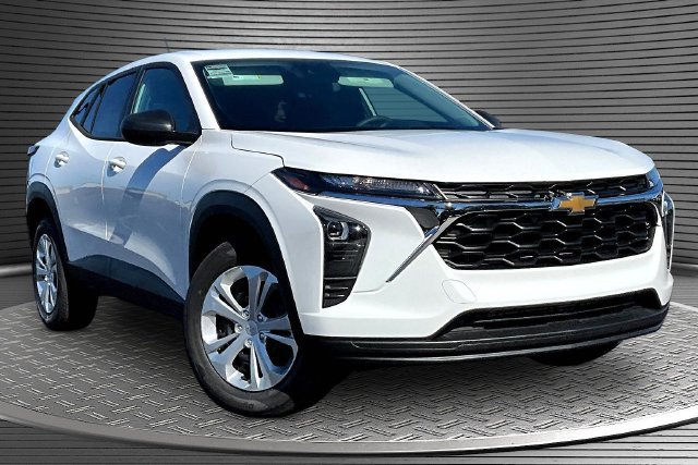 New 2026 Chevrolet Trax LS w/ Driver Confidence Package FWD image 2