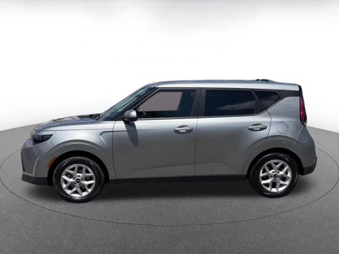 Used 2025 Kia Soul LX w/ LX Technology Package FWD image 8
