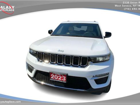 Used 2023 Jeep Grand Cherokee Limited AWD/4WD image 2
