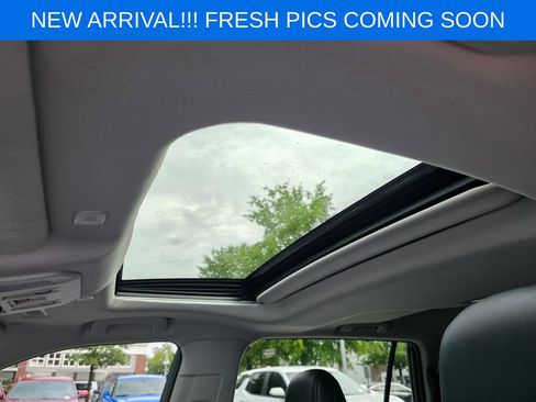 Used 2025 Toyota Highlander XLE AWD/4WD image 9