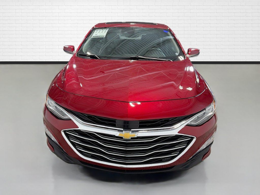 Used 2021 Chevrolet Malibu Premier FWD image 2