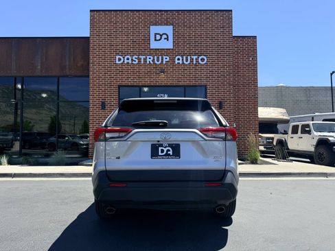 Used 2021 Toyota RAV4 XLE AWD/4WD image 6